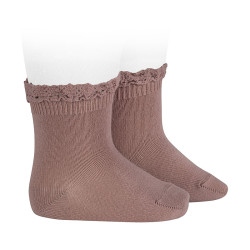 Buy Short socks with lace edging cuff PRALINE in the online store Condor. Made in Spain. Visit the LACE TRIM SOCKS section where you will find more colors and products that you will surely fall in love with. We invite you to take a look around our online store.