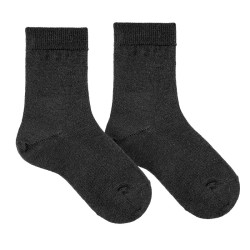 Compra Merino wool short socks BLACK en la tienda online Condor. Fabricado en España. Visita la sección BASIC WOOL SOCKS donde encontrarás más colores y productos que seguro que te enamorarán. Te invitamos a darte una vuelta por nuestra tienda online.