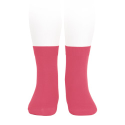 Buy Plain stitch basic short socks CARMINE in the online store Condor. Made in Spain. Visit the SHORT PLAIN STITCH SOCKS section where you will find more colors and products that you will surely fall in love with. We invite you to take a look around our online store.