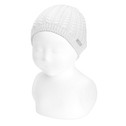 Compra Baby knit hat with braids WHITE en la tienda online Condor. Fabricado en España. Visita la sección SALES donde encontrarás más colores y productos que seguro que te enamorarán. Te invitamos a darte una vuelta por nuestra tienda online.