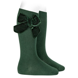 Buy Cotton knee socks with side velvet bow BOTTLE GREEN in the online store Condor. Made in Spain. Visit the VELVET BOW SOCKS section where you will find more colors and products that you will surely fall in love with. We invite you to take a look around our online store.