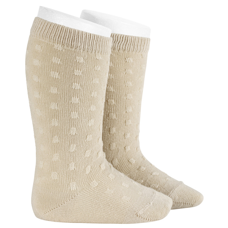 Buy 3d polka dot relief knee socks LINEN in the online store Condor. Made in Spain. Visit the PATTERNED BABY SOCKS section where you will find more colors and products that you will surely fall in love with. We invite you to take a look around our online store.