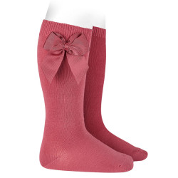 Buy Cotton knee socks with side grosgrain bow CARMINE in the online store Condor. Made in Spain. Visit the GROSGRAIN BOW SOCKS section where you will find more colors and products that you will surely fall in love with. We invite you to take a look around our online store.