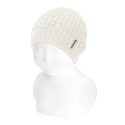 Compra Baby rib knit hat CREAM en la tienda online Condor. Fabricado en España. Visita la sección RIBBED COLLECTION donde encontrarás más colores y productos que seguro que te enamorarán. Te invitamos a darte una vuelta por nuestra tienda online.