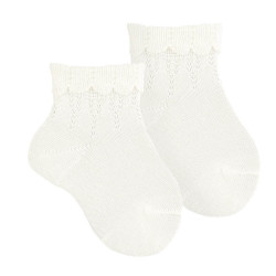 Buy Ceremony ankle socks with openwork and folded cuff CREAM in the online store Condor. Made in Spain. Visit the BABY CEREMONY SOCKS section where you will find more colors and products that you will surely fall in love with. We invite you to take a look around our online store.