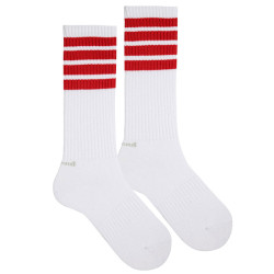 Buy 4-stripes sport socks WHITE/RED in the online store Condor. Made in Spain. Visit the RETRO SPORT SOCKS section where you will find more colors and products that you will surely fall in love with. We invite you to take a look around our online store.