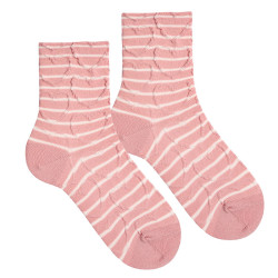 Buy Striped socks with hearts in relief PALE PINK in the online store Condor. Made in Spain. Visit the FANCY SPRING CHILDREN SOCKS section where you will find more colors and products that you will surely fall in love with. We invite you to take a look around our online store.
