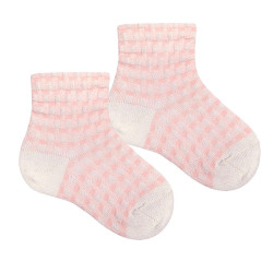 Buy Short socks with relief PALE PINK in the online store Condor. Made in Spain. Visit the FANCY SPRING BABY SOCKS section where you will find more colors and products that you will surely fall in love with. We invite you to take a look around our online store.