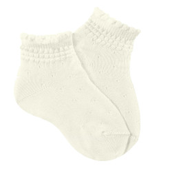 Buy Ceremony socks with reilief border BEIGE in the online store Condor. Made in Spain. Visit the BABY CEREMONY SOCKS section where you will find more colors and products that you will surely fall in love with. We invite you to take a look around our online store.