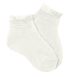 Buy Ceremony socks with reilief border CREAM in the online store Condor. Made in Spain. Visit the BABY CEREMONY SOCKS section where you will find more colors and products that you will surely fall in love with. We invite you to take a look around our online store.