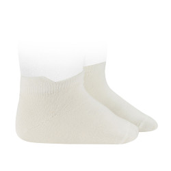 Compra Modal plain stitch trainer socks CREAM en la tienda online Condor. Fabricado en España. Visita la sección SCHOOL SPRING BASICS donde encontrarás más colores y productos que seguro que te enamorarán. Te invitamos a darte una vuelta por nuestra tienda online.