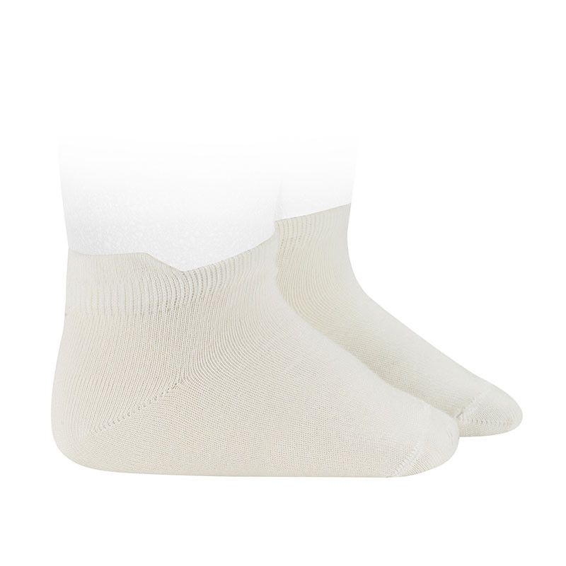 Buy Modal plain stitch trainer socks CREAM in the online store Condor. Made in Spain. Visit the SCHOOL SPRING BASICS section where you will find more colors and products that you will surely fall in love with. We invite you to take a look around our online store.
