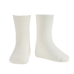 Buy Modal rib short socks CREAM in the online store Condor. Made in Spain. Visit the SCHOOL SPRING BASICS section where you will find more colors and products that you will surely fall in love with. We invite you to take a look around our online store.