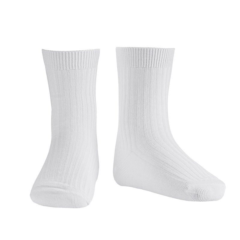 Buy Modal rib short socks WHITE in the online store Condor. Made in Spain. Visit the SCHOOL SPRING BASICS section where you will find more colors and products that you will surely fall in love with. We invite you to take a look around our online store.