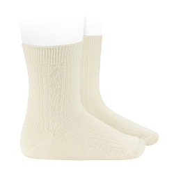 Buy Ceremony tactel short socks with side pattern BEIGE in the online store Condor. Made in Spain. Visit the CEREMONY FOR BOY section where you will find more colors and products that you will surely fall in love with. We invite you to take a look around our online store.