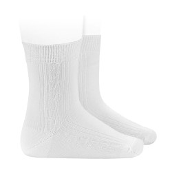 Buy Ceremony tactel short socks with side pattern WHITE in the online store Condor. Made in Spain. Visit the CEREMONY FOR BOY section where you will find more colors and products that you will surely fall in love with. We invite you to take a look around our online store.