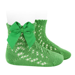 Buy Perle cotton openwork socks with grossgrain bow ANDALUSIAN GREEN in the online store Condor. Made in Spain. Visit the BABY OPENWORK SOCKS section where you will find more colors and products that you will surely fall in love with. We invite you to take a look around our online store.