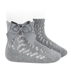Buy Perle cotton openwork socks with grossgrain bow ALUMINIUM in the online store Condor. Made in Spain. Visit the BABY OPENWORK SOCKS section where you will find more colors and products that you will surely fall in love with. We invite you to take a look around our online store.