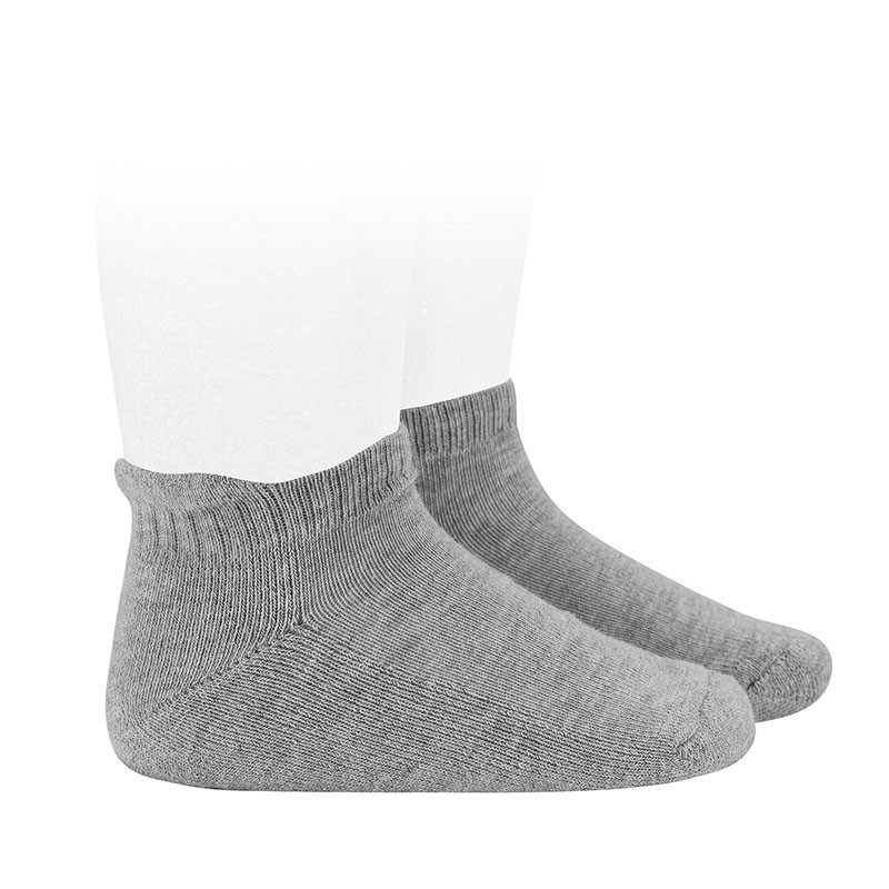 Buy Cnd trainer socks ALUMINIUM in the online store Condor. Made in Spain. Visit the SPORT SOCKS section where you will find more colors and products that you will surely fall in love with. We invite you to take a look around our online store.