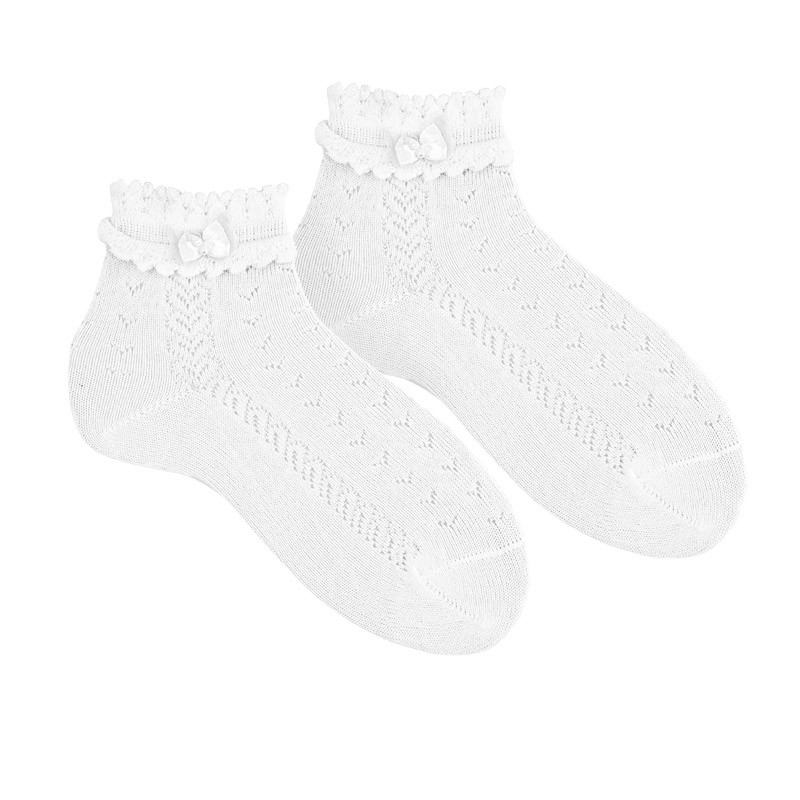 Buy Ceremony openwork socks with fancy cuffand bow WHITE in the online store Condor. Made in Spain. Visit the CEREMONY FOR GIRL section where you will find more colors and products that you will surely fall in love with. We invite you to take a look around our online store.