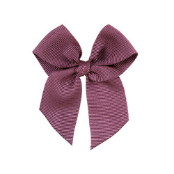 Buy Hair clip with grosgrain bow IRIS in the online store Condor. Made in Spain. Visit the HAIR ACCESSORIES section where you will find more colors and products that you will surely fall in love with. We invite you to take a look around our online store.