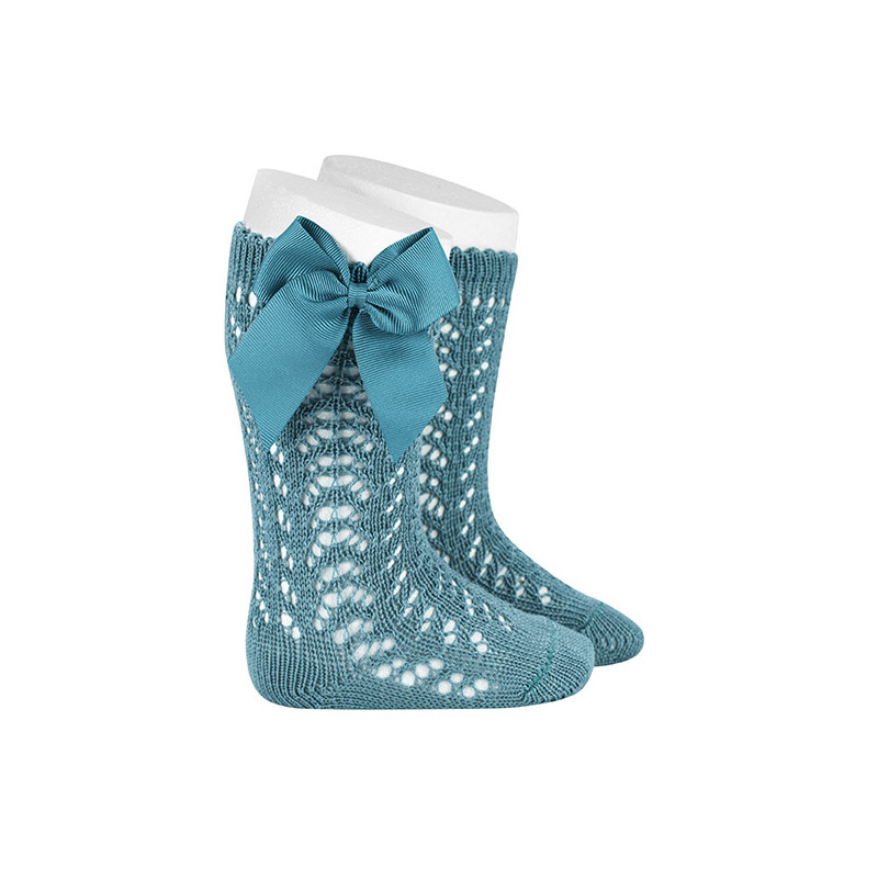 Buy Perle openwork knee-high socks with grosgrain bow STONE BLUE in the online store Condor. Made in Spain. Visit the BABY OPENWORK SOCKS section where you will find more colors and products that you will surely fall in love with. We invite you to take a look around our online store.