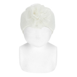 Buy Garter stitch headband with tulle flower CREAM in the online store Condor. Made in Spain. Visit the HAIR ACCESSORIES section where you will find more colors and products that you will surely fall in love with. We invite you to take a look around our online store.