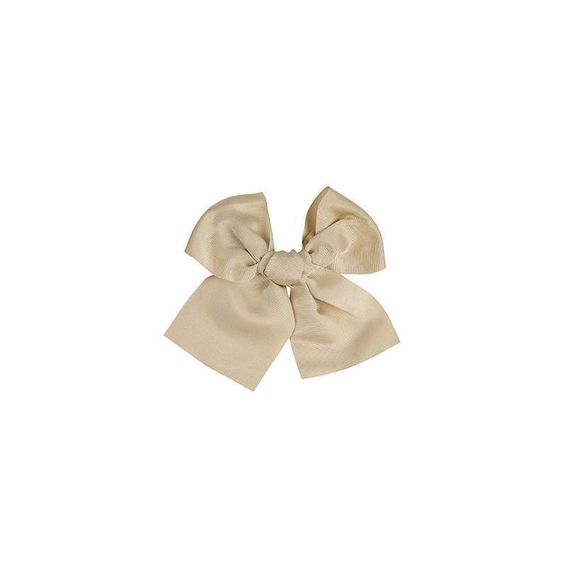 Buy Hair clip with large grosgrain bow LINEN in the online store Condor. Made in Spain. Visit the HAIR ACCESSORIES section where you will find more colors and products that you will surely fall in love with. We invite you to take a look around our online store.