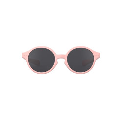 Buy Kids plus sunglasses from 36m to 5y PINK in the online store Condor. Made in Spain. Visit the IZIPIZI section where you will find more colors and products that you will surely fall in love with. We invite you to take a look around our online store.