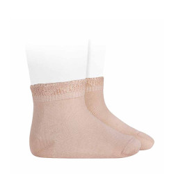 Buy Ceremony short socks with openwork cuff NUDE in the online store Condor. Made in Spain. Visit the LACE AND TULLE SOCKS section where you will find more colors and products that you will surely fall in love with. We invite you to take a look around our online store.