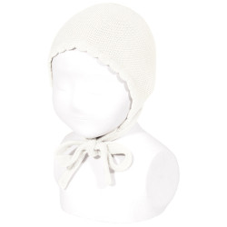 Buy Classic garter stitch bonnet CREAM in the online store Condor. Made in Spain. Visit the BONNETS section where you will find more colors and products that you will surely fall in love with. We invite you to take a look around our online store.